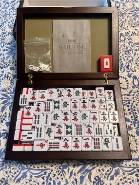 Classic Mahjong Set in White with Red & Green Tiles